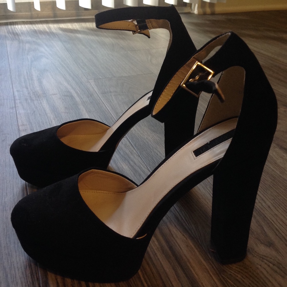 Closed toe heels
